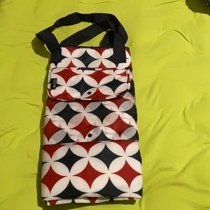 Leak-resistant lining. 
Measures approximately 4-3/4"W x 14"L x 3-1/2"D